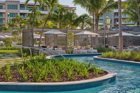 The Resort at Longboat Key Club — 410-acre Gulf-front resort with golf course and marina