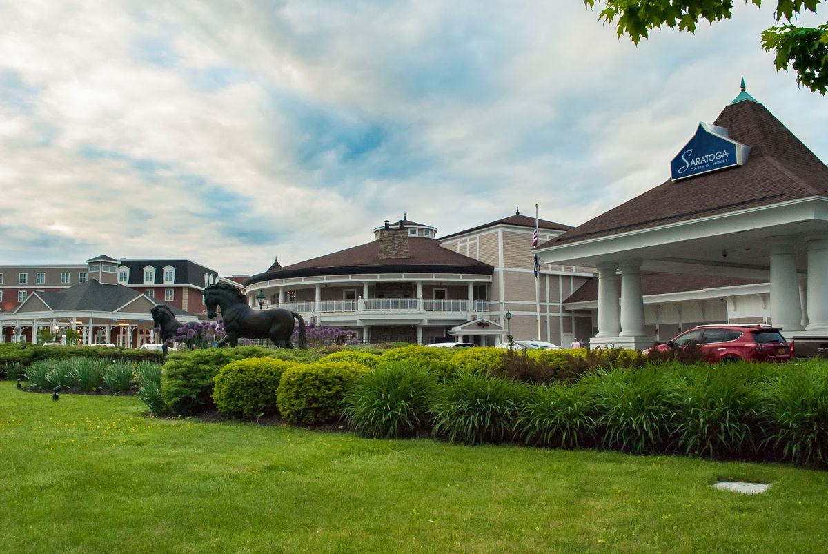 Holiday Inn Saratoga Springs — peripheral hotel on Broadway with indoor pool and parking