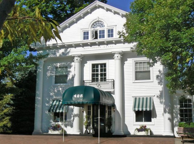 Bayside Inn Saugatuck — boutique waterfront hotel on the Kalamazoo River