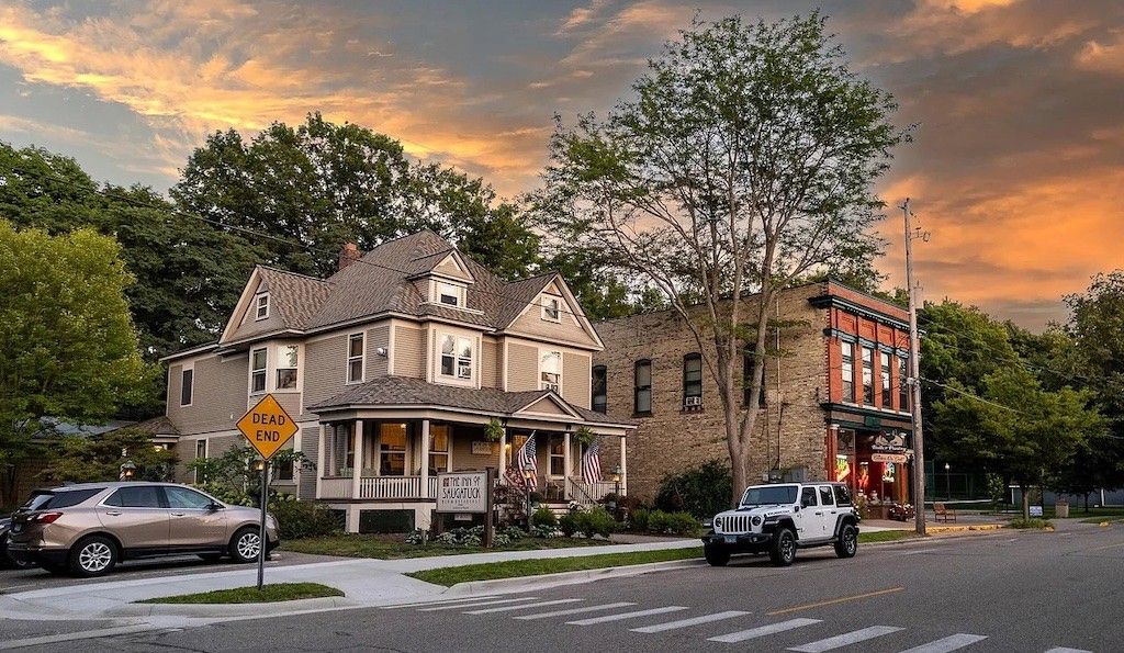 The Goshorn Lake Resort Saugatuck — lakeside cottages on private inland lake