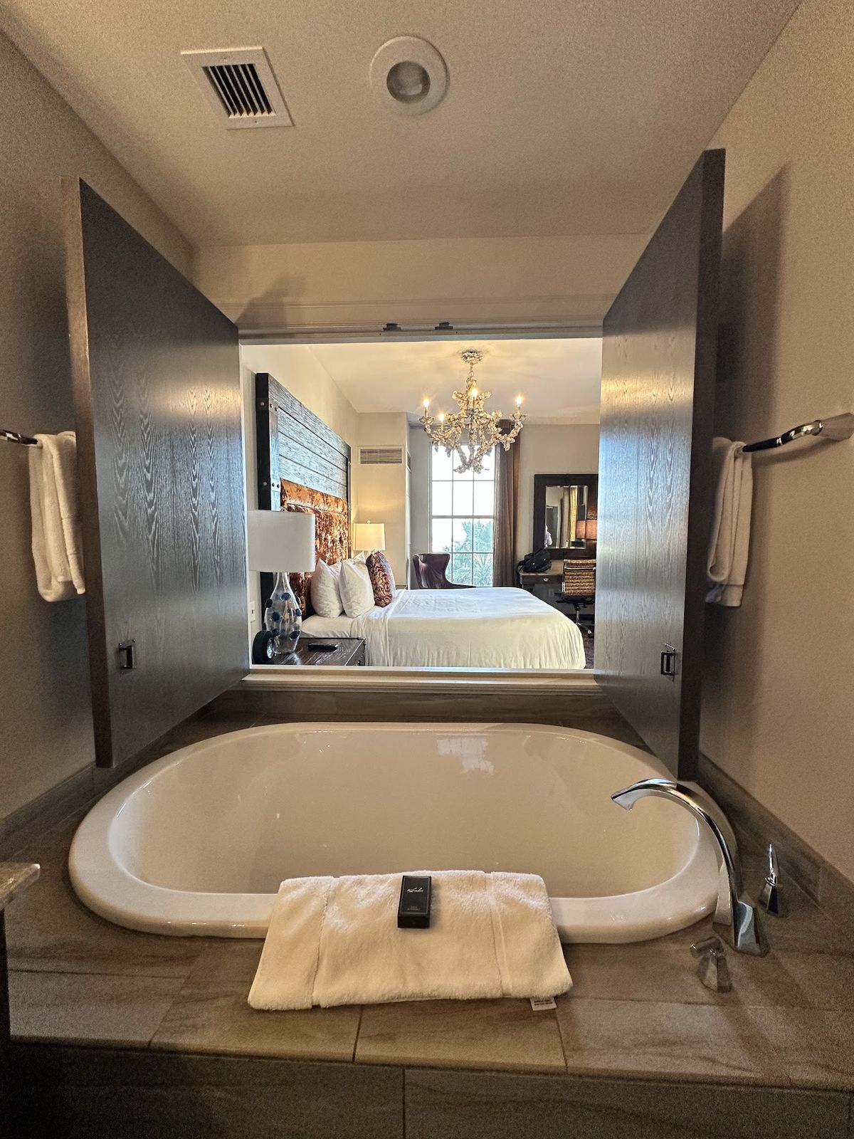 Hotel Zeppelin Savannah — Savannah — additional view 3