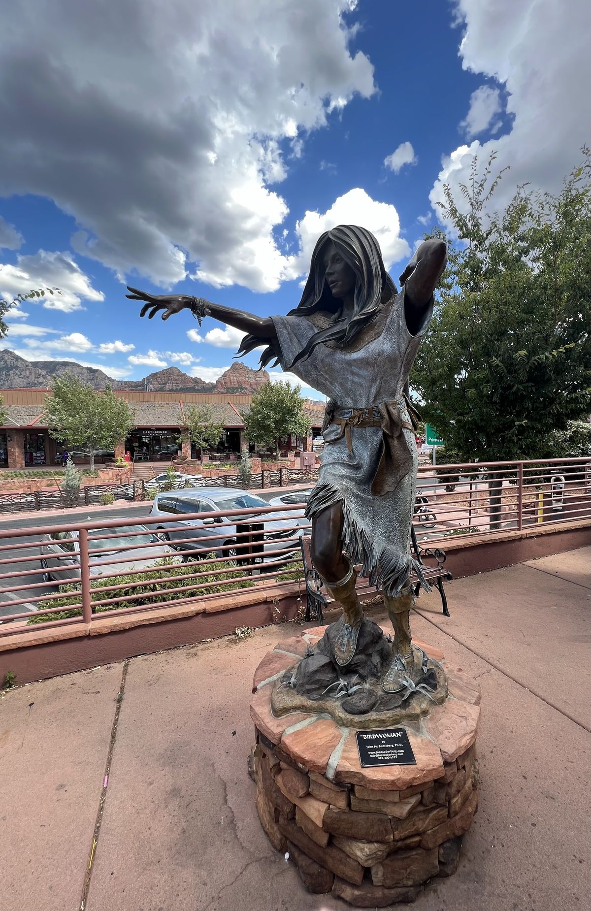Poco Diablo Resort Sedona — mid-tier resort with par-3 executive golf course and Oak Creek frontage along Highway 179