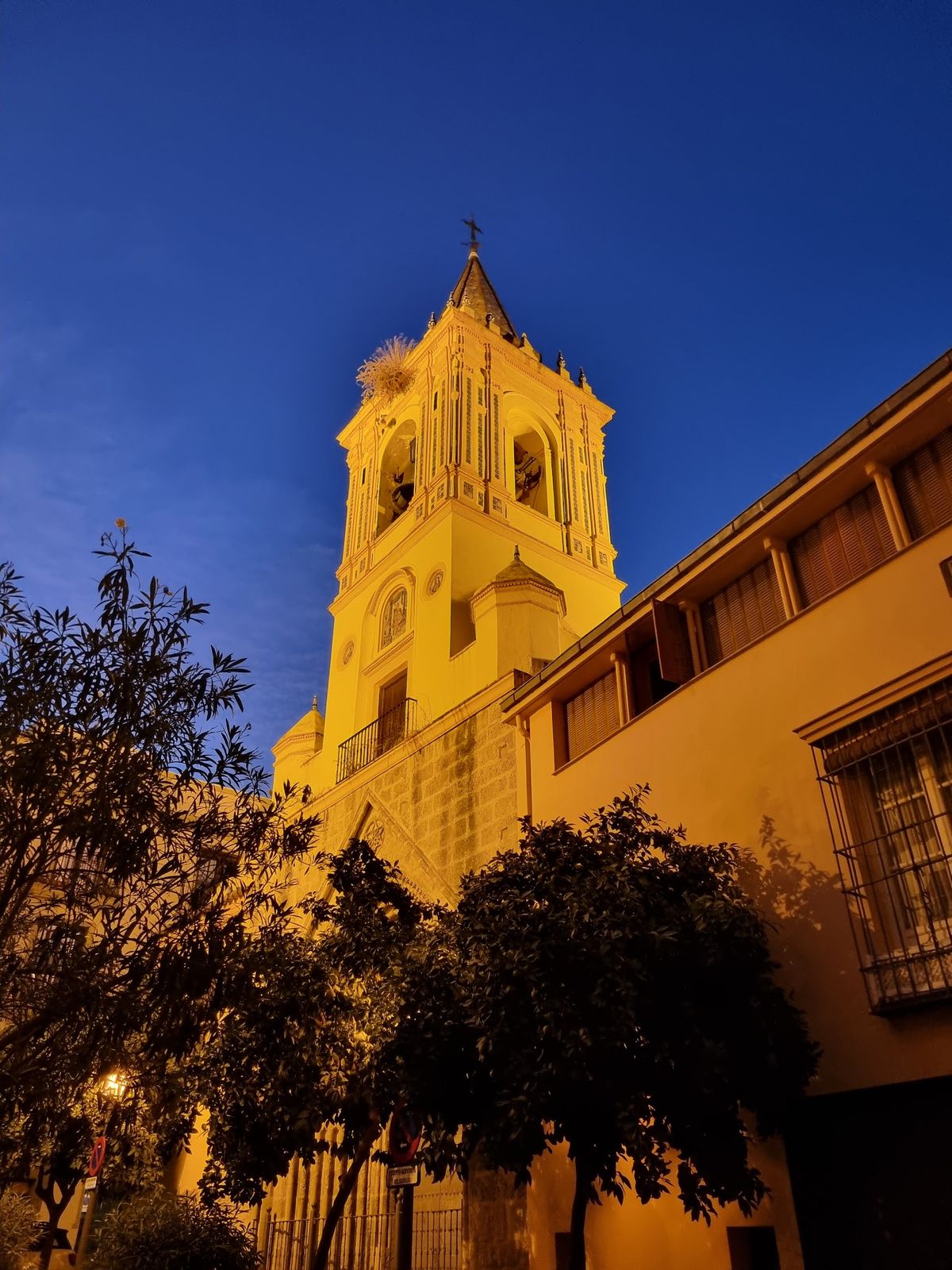 Hotel El Rey Moro Seville — boutique luxury hotel in restored 17th century palace in Santa Cruz with central courtyard