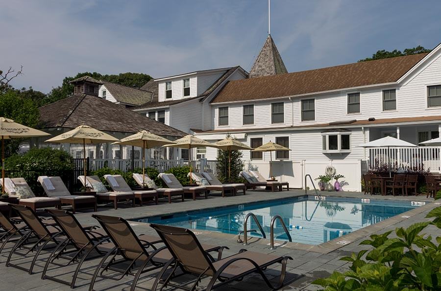 The Dering Harbor Inn Shelter Island — waterfront marina suites with bay view
