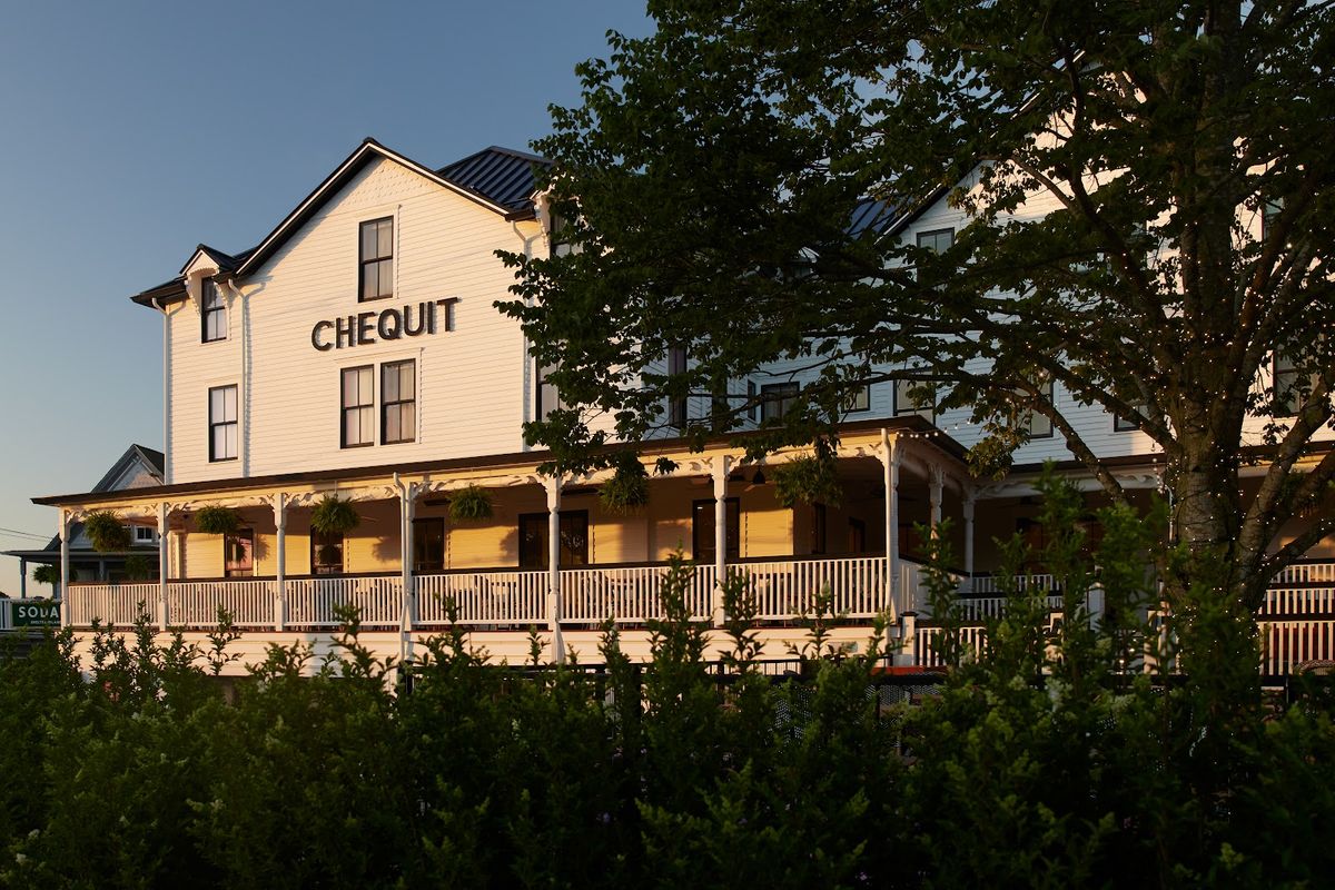 Stearns Point House Shelter Island — bed and breakfast in historic shingle-style cottage