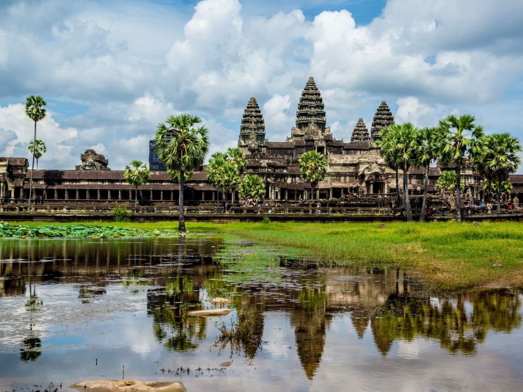 Raffles Grand Hotel d'Angkor Siem Reap — historic 1932 colonial hotel with 119 rooms in Royal Park