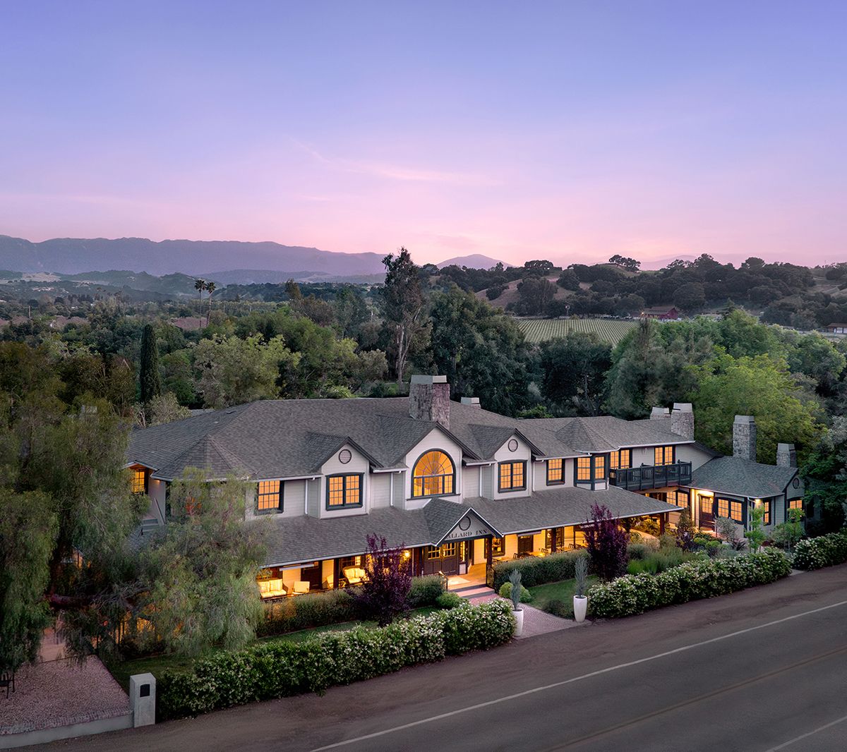 Fess Parker Wine Country Inn — Los Olivos boutique hotel and tasting room in Santa Ynez Valley California wine region