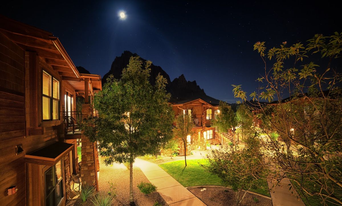 Desert Pearl Inn — boutique Springdale hotel along the Virgin River below Watchman peak