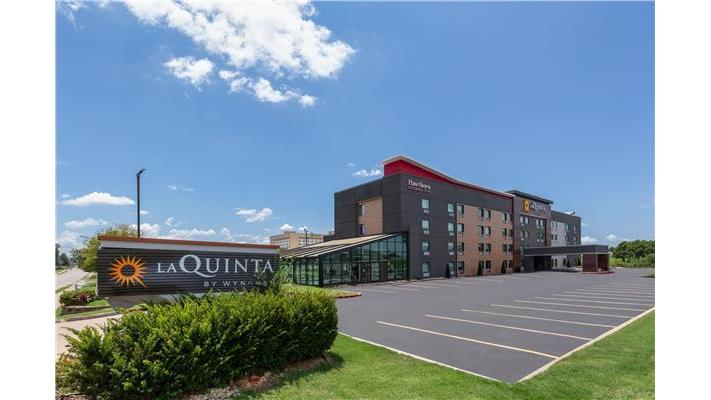 Hampton Inn & Suites Springdale Zion — Hilton mid-scale hotel along the canyon shuttle route