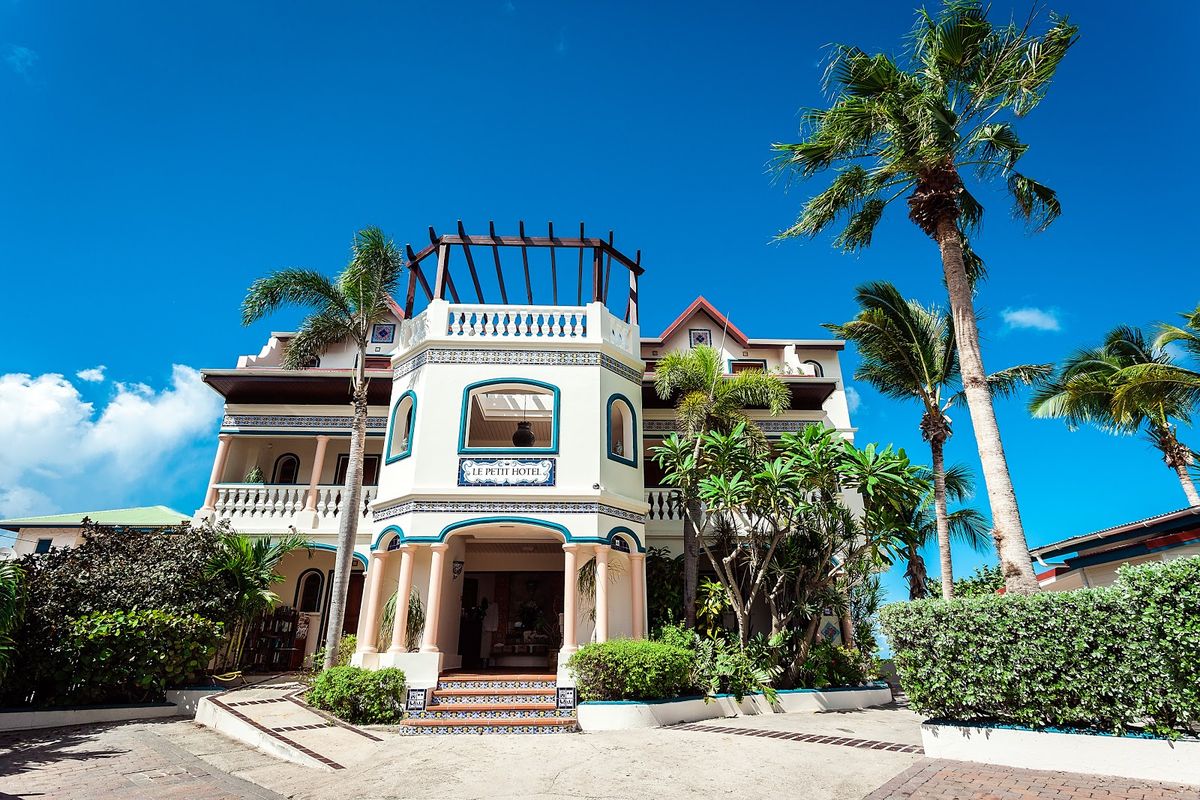 Le Petit Hotel
