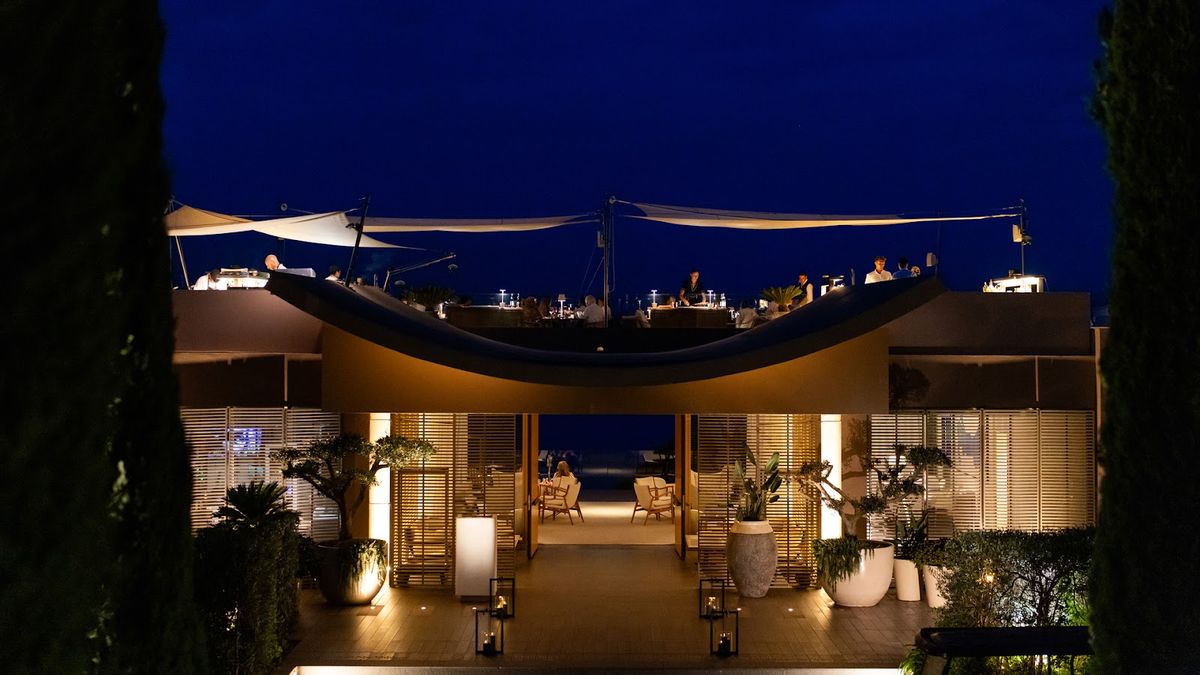 Hôtel Byblos Saint-Tropez — historic 1967 luxury village hotel with Les Caves du Roy nightclub and Mediterranean pool
