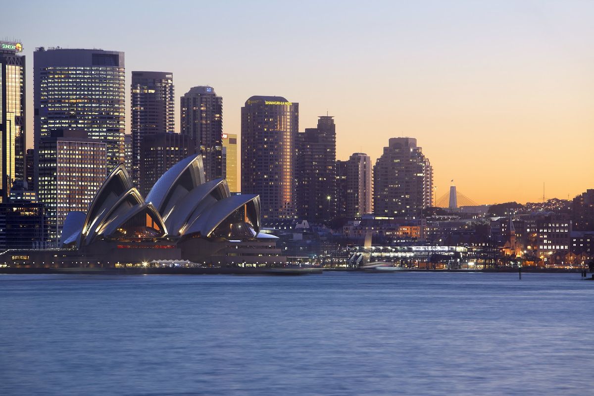 Shangri-La Sydney — 565 rooms five-star luxury hotel in The Rocks tower