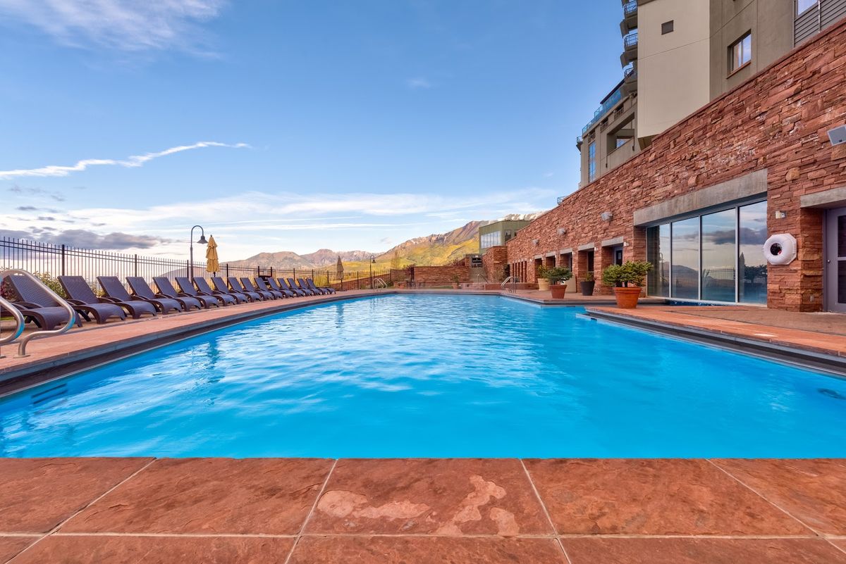 New Sheridan Hotel Telluride — 1895 Victorian historic hotel on Colorado Avenue in downtown Telluride