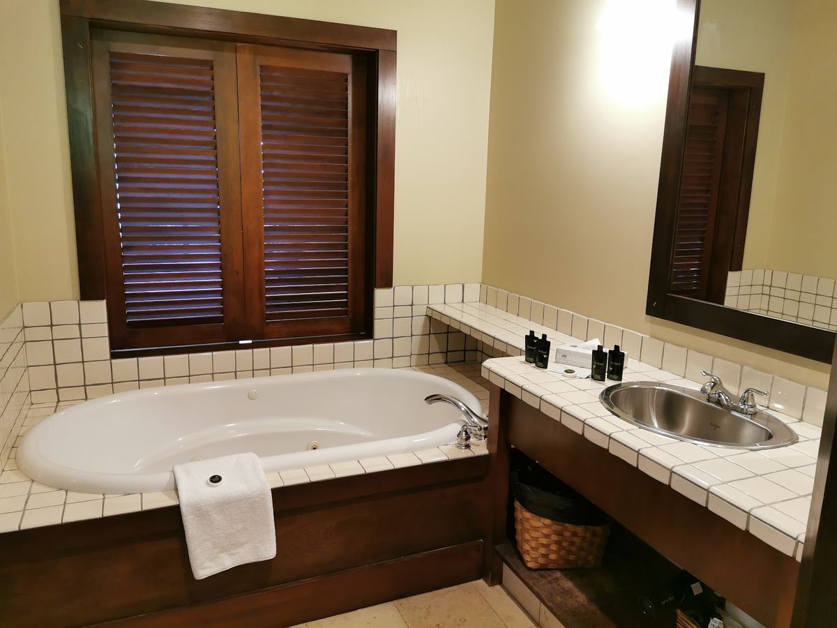 Middle Beach Lodge — Tofino — additional view 3