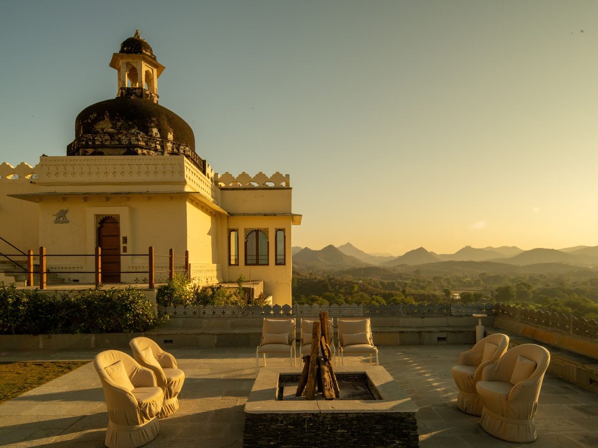 Trident Udaipur — Oberoi-affiliated five star hotel on Lake Pichola with 142 rooms, courtyards and views of Lake Palace
