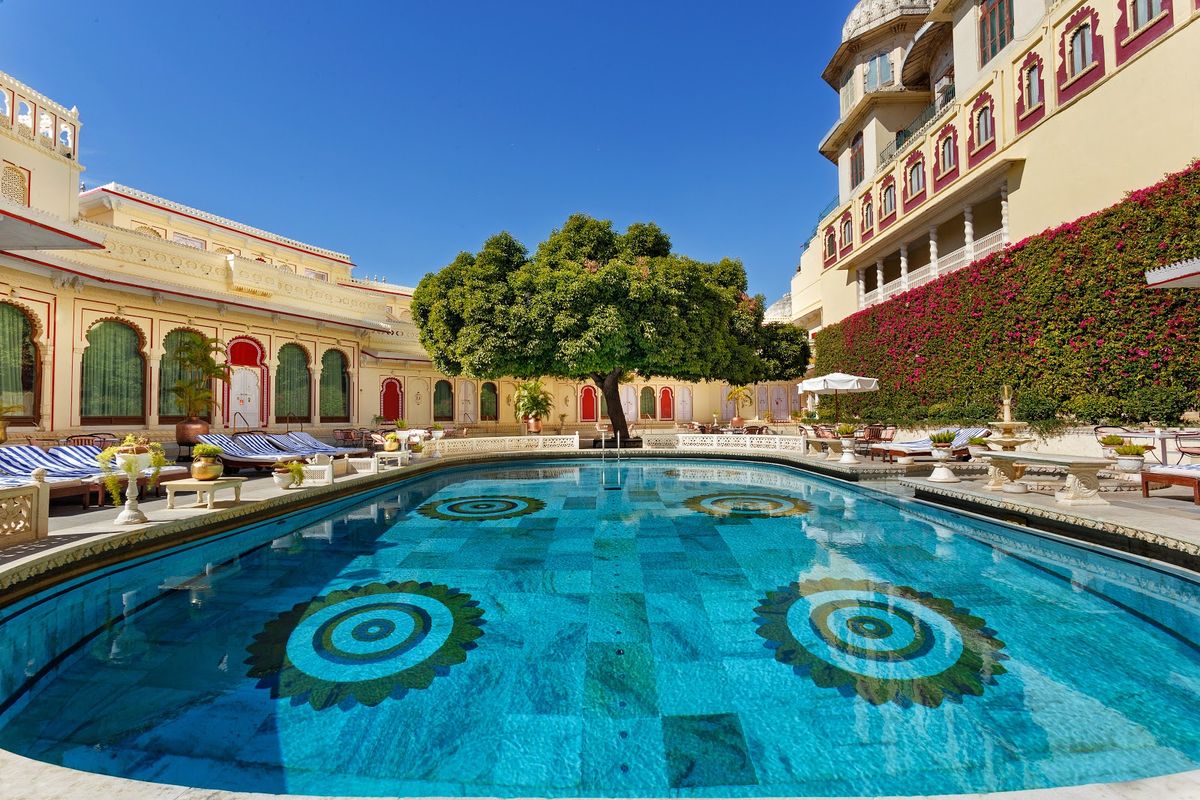 Hotel Lakend — boutique 80 room hotel on Fateh Sagar Lake in Udaipur with rooftop restaurant and Aravalli Hills views