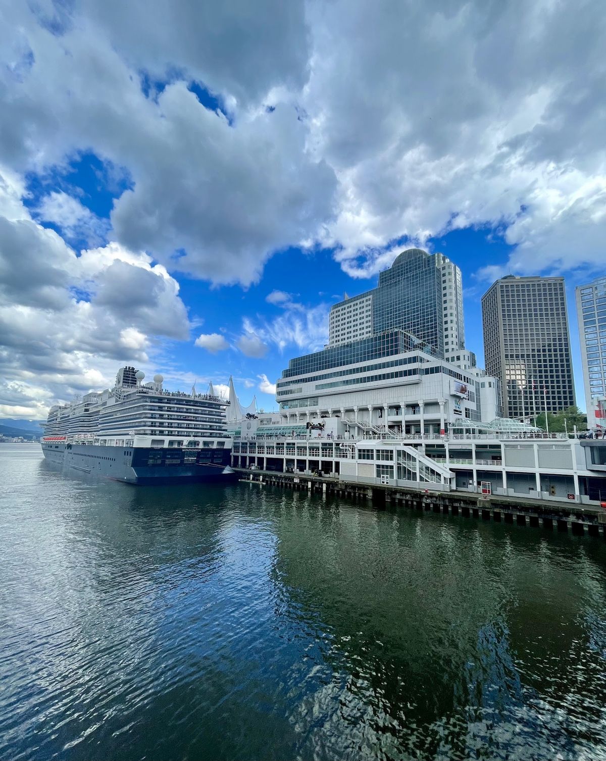 JW Marriott Parq Vancouver — modern luxury hotel near False Creek and BC Place stadium