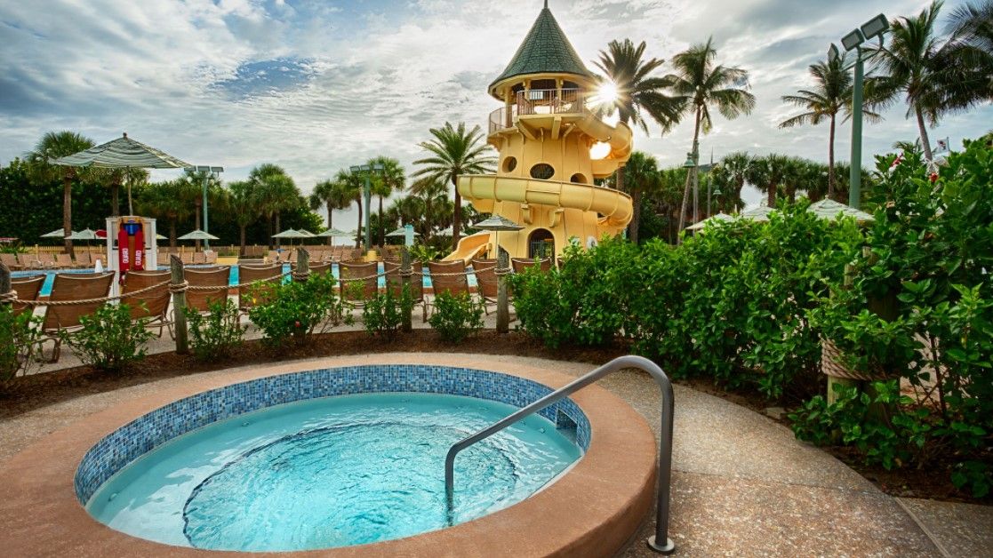 Caribbean Court Boutique Hotel Vero Beach — colourful boutique hotel with courtyard and Havana Nights restaurant near Ocean Drive