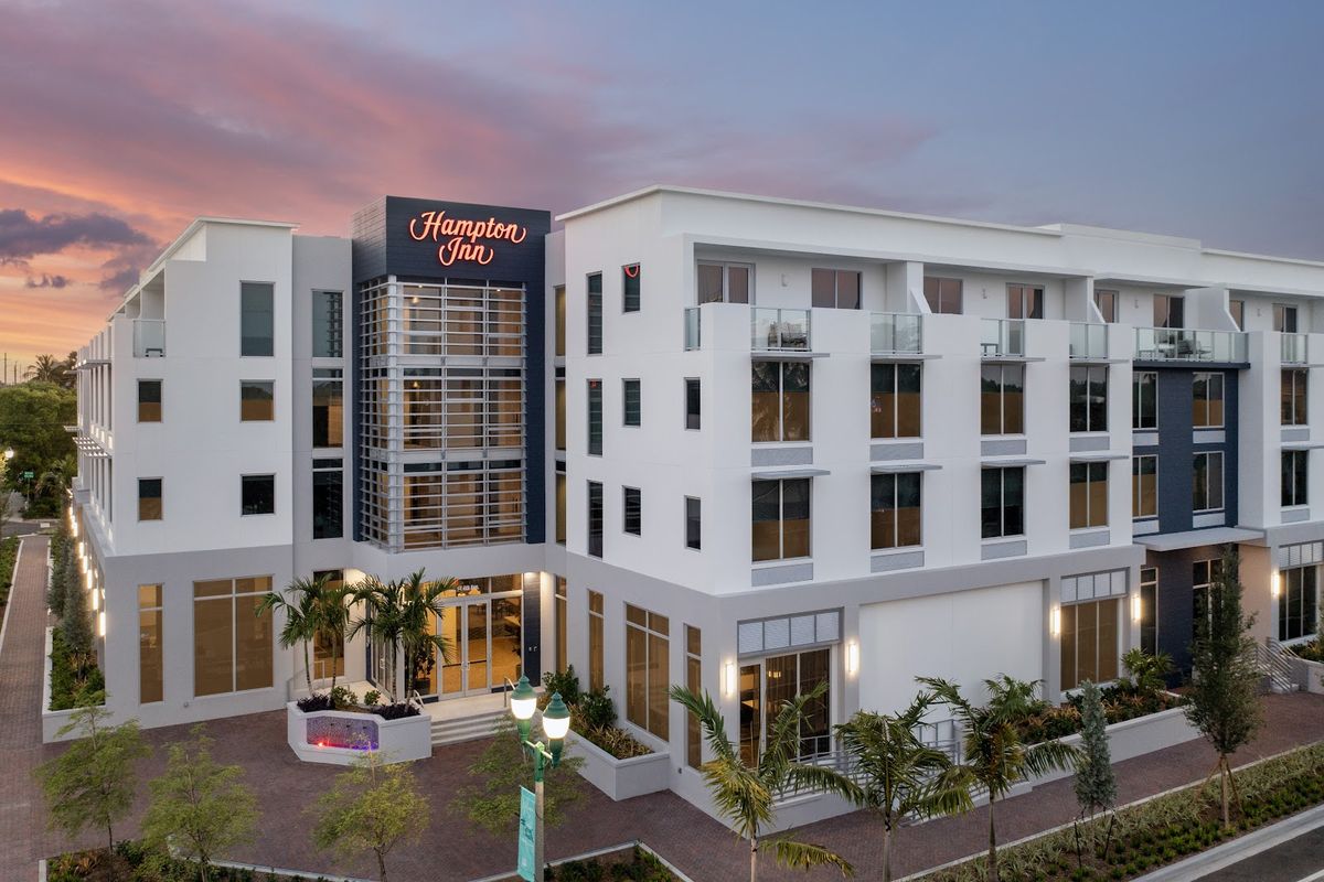 Holiday Inn Express Vero Beach — IHG mid-range hotel near I-95 with outdoor pool and free hot breakfast