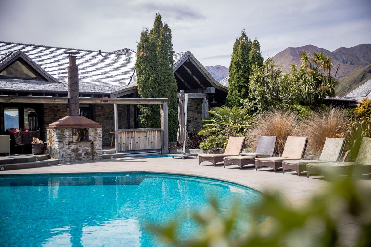 Edgewater Wanaka New Zealand — 67 rooms lakefront resort on Lake Wanaka with Southern Alps views