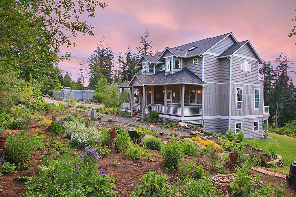 Tyee Hotel — historic Coupeville inn on Front Street with Penn Cove views, Whidbey Island