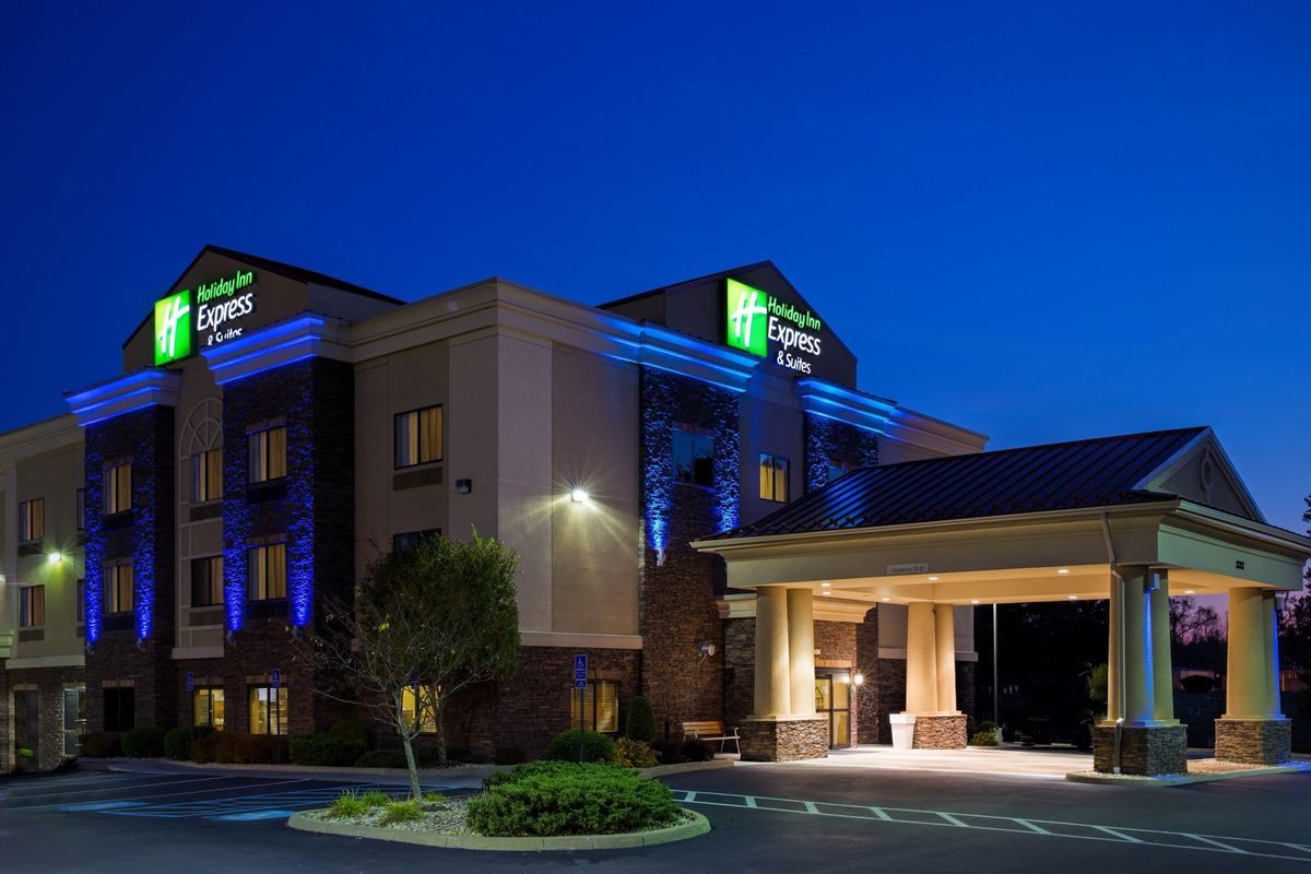 Days Inn White Sulphur Springs — budget hotel exterior near Interstate 64 and Greenbrier resort