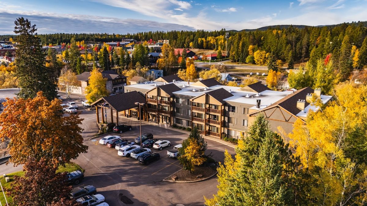 The Garden Wall Inn — 1923 historic bed and breakfast in downtown Whitefish, Montana