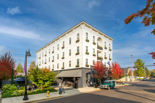 Black Walnut Inn & Vineyard Dundee Hills — Tuscan-inspired wine country B&B in Oregon Pinot Noir country
