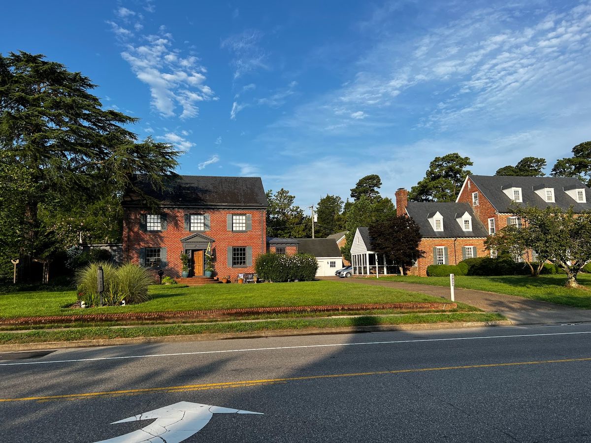 Cedars of Williamsburg Bed and Breakfast — historic colonial inn near William and Mary campus